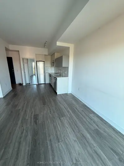 25 Neighbourhood Lane 909, Toronto, On M8y 0c4