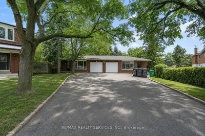 70 Montjoy Crescent, Brampton, On L6s 3e7