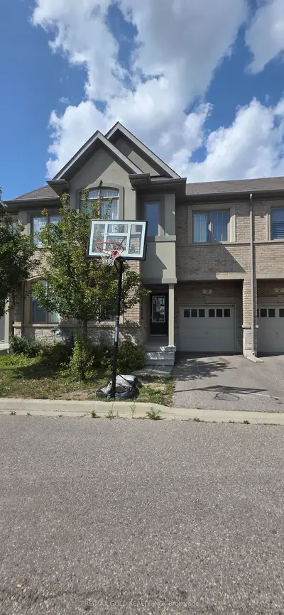 9 Oliana Way, Brampton, On L6y 6g8