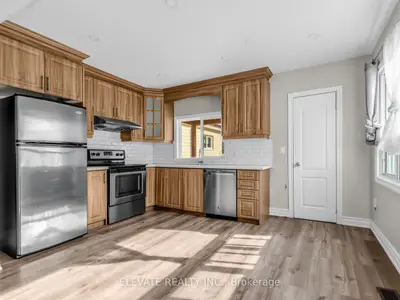 11 Rowntree Avenue, Toronto, On M6n 1r4