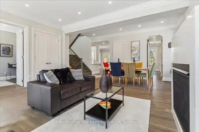 1211 Pinegrove Road, Oakville, On L6l 2w8