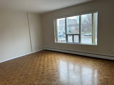 7 Mohawk Avenue 2, Mississauga, On L5g 3r5
