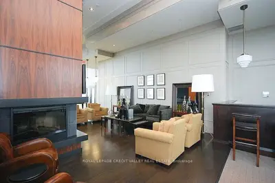 388 Prince Of Wales Drive 1706, Mississauga, On L5b 0a1