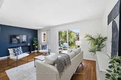 Condo Townhouse in Milton