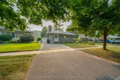 6 Meadowland Drive, Brampton, On L6w 2r4
