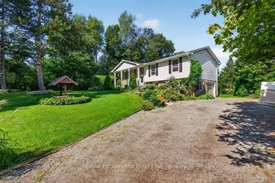 Detached in Burlington