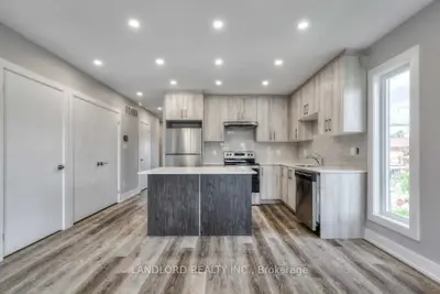 53 Rockcliffe Boulevard 3, Toronto, On M6n 4r3