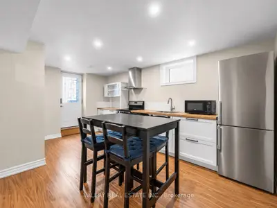 12 Arkley Crescent Lower #2, Toronto, On M9r 3s3