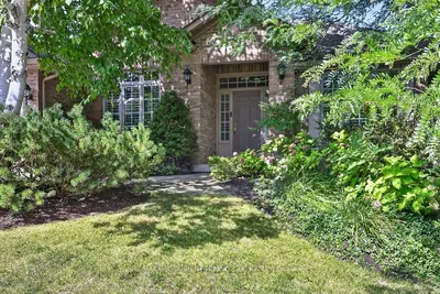 1092 Crofton Way, Burlington, On L7p 4w8