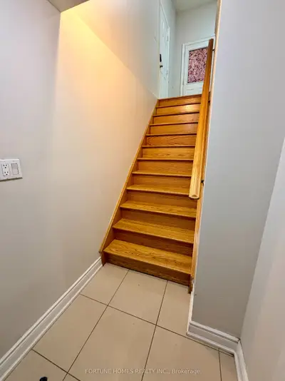 9 Paddington Road, Brampton, On L6p 2b3