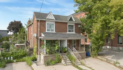 2 Rockwell Avenue, Toronto, On M6n 1n3
