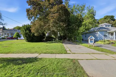 152 Commercial Street, Milton, On L9t 2j2