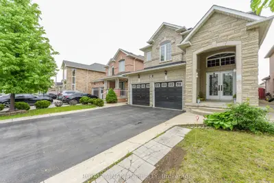 29 Dewside Drive, Brampton, On L6r 3b7