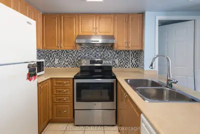 3043 Finch Avenue W 2033, Toronto, On M9m 0a4