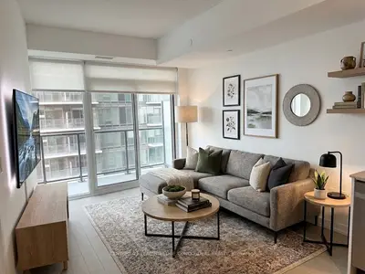 4010 Eglinton Avenue W 1605, Toronto, On M9a 0g5