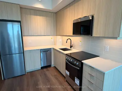 Condo Apartment in Milton