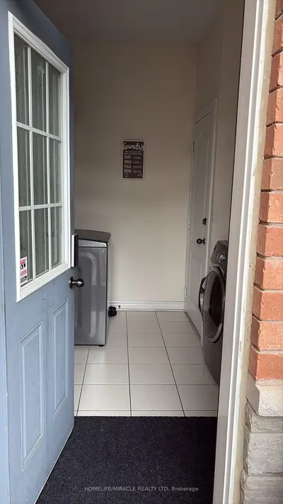 Att/Row/Townhouse in Brampton
