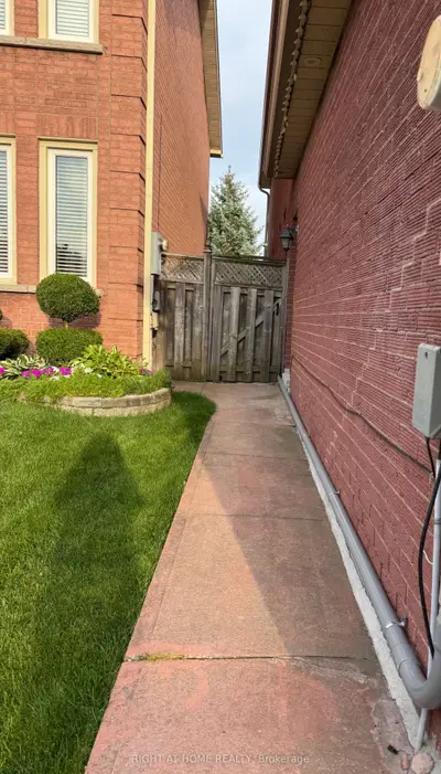 372 Winfield Terrace Basement, Mississauga, On L5r 1n8