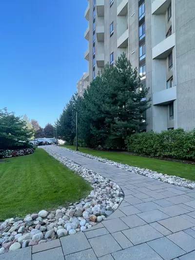 296 Mill Road A15, Toronto, On M9c 4x8