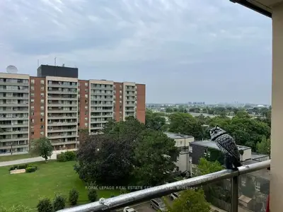 25 Four Winds Drive 805, Toronto, On L5r 3w8