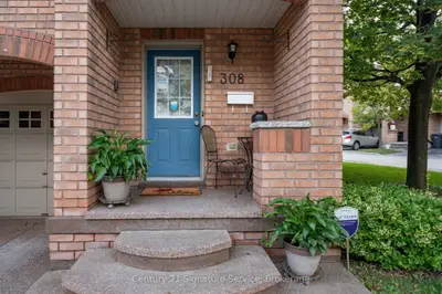 3030 Breakwater Court 308, Mississauga, On L5b 4p1