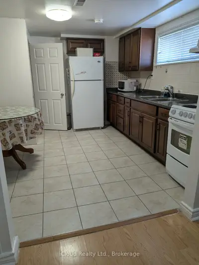 11 Daystrom Drive Bsmt, Toronto, On M9m 2a8