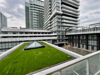 251 Manitoba Street 336, Toronto, On M8y 0c7