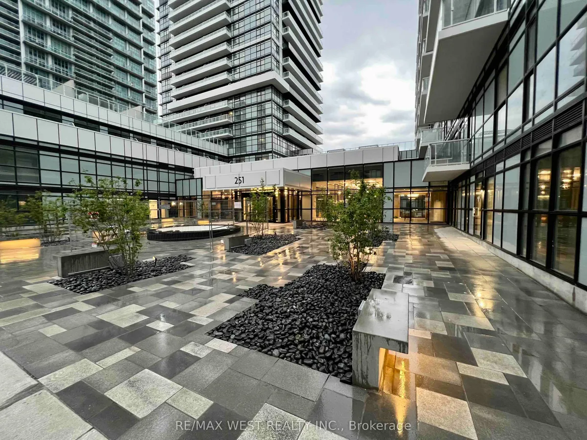 251 Manitoba Street 336, Toronto, On M8y 0c7