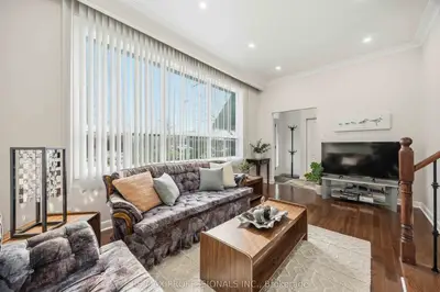 14 Dashwood Crescent, Toronto, On M9v 2n8