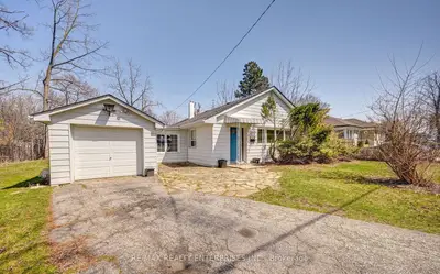 1235 Old River Road, Mississauga, On L5g 3g2