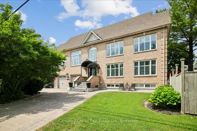 2355 Old Carriage Road, Mississauga, On L5c 1y6