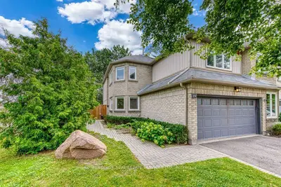 Condo Townhouse in Mississauga