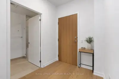 395 Square One Drive 2004, Mississauga, On L5b 0p6