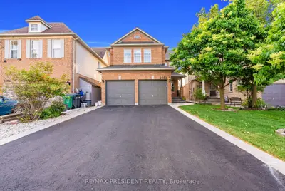 2362 Bankside Drive, Mississauga, On L5m 6e3