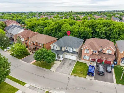 141 Whitwell Drive, Brampton, On L6p 1l2