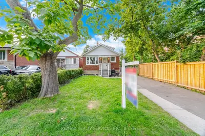 30 Elder Avenue, Toronto, On M8w 1s4