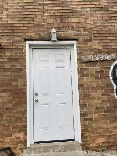 1890 Dufferin Street Second Floor, Toronto, On M6e 3p7