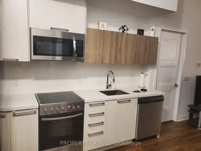 25 Neighbourhood Lane 104, Toronto, On M9y 0c4