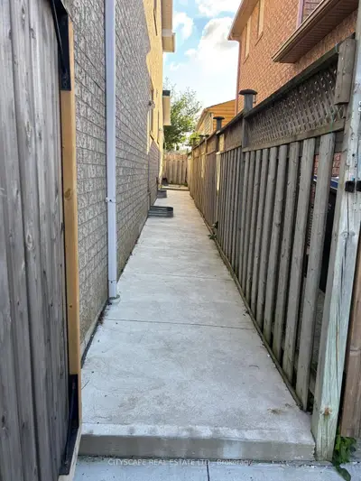 5520 Prosper Circuit Bsmt, Mississauga, On L5v 2e5