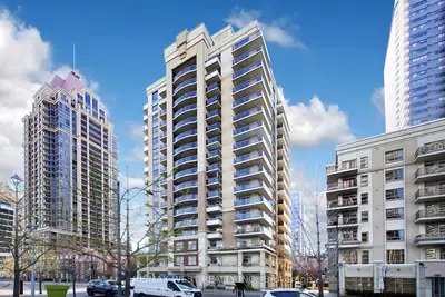 350 Princess Royal Drive 1101, Mississauga, On L5b 4n1