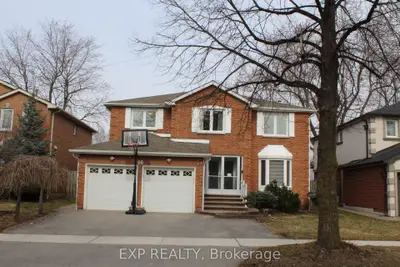 48 Howell Street, Brampton, On L6y 3h8