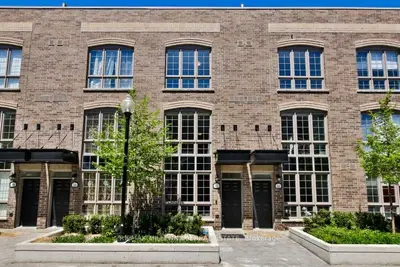3 Elsie Lane 43, Toronto, On M6p 0b8