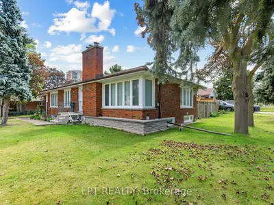 27 Kingsview Boulevard, Toronto, On M9r 1t5