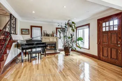 15 Wendover Road, Toronto, On M8x 2l1
