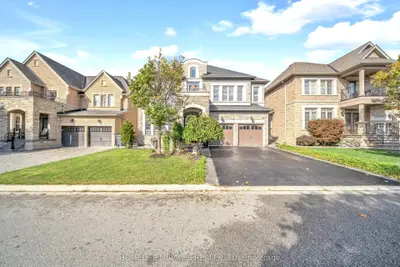 24 Haywood Drive, Brampton, On L6x 0w1