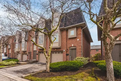 3140 Fifth Line W 28, Mississauga, On L5l 1a2