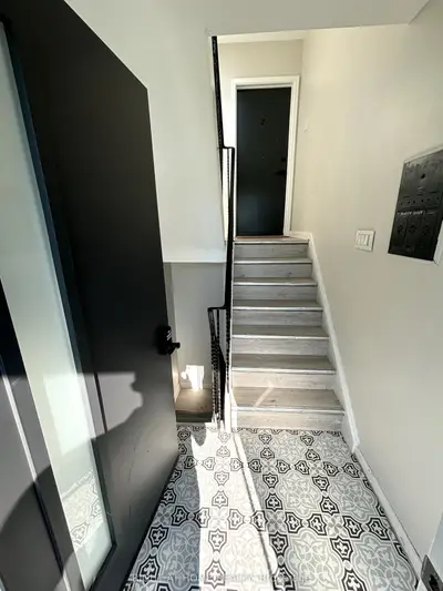 31 Wesley Street 1, Toronto, On M8y 2w5