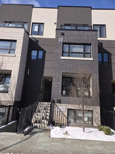 Condo Townhouse in Burlington