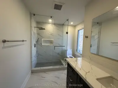 3366 Mulcaster Road Room 1, Mississauga, On L5l 5a7