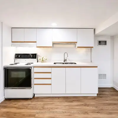 9 Forest Point Drive, Toronto, On M6m 5e8